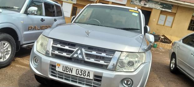 Mitsubishi Pajero 2010 Silver