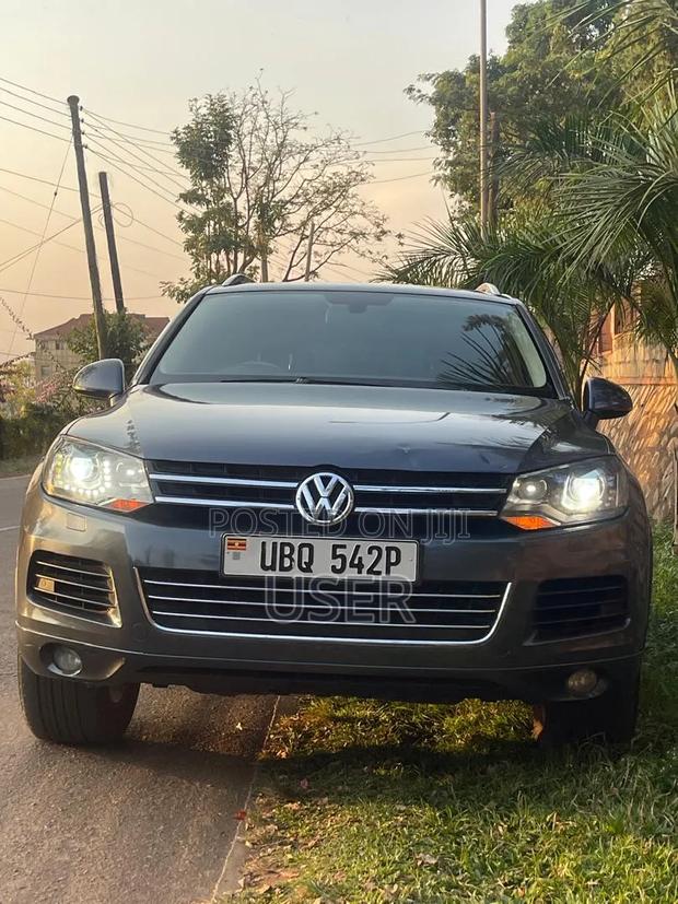 Volkswagen Touareg 2013 Gray