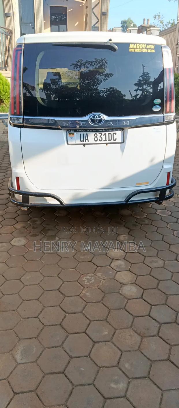 Toyota Noah 2.0 AWD (8 Seater) 2018 White