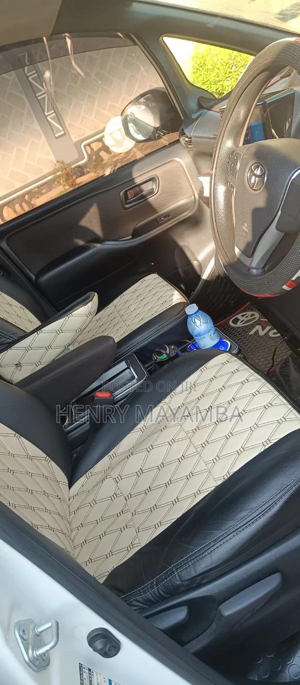Toyota Noah 2.0 AWD (8 Seater) 2018 White