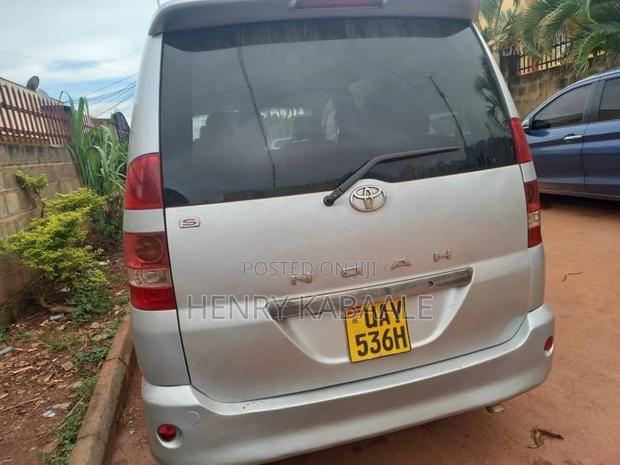 Toyota Noah 2.0 FWD (8 Seater) 2003 Silver