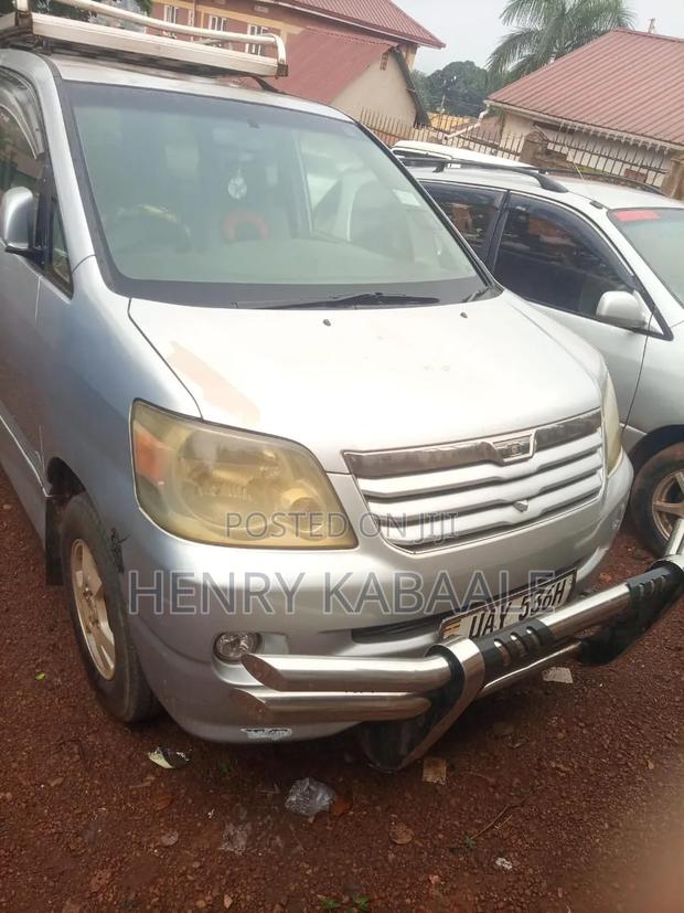 Toyota Noah 2.0 FWD (8 Seater) 2003 Silver