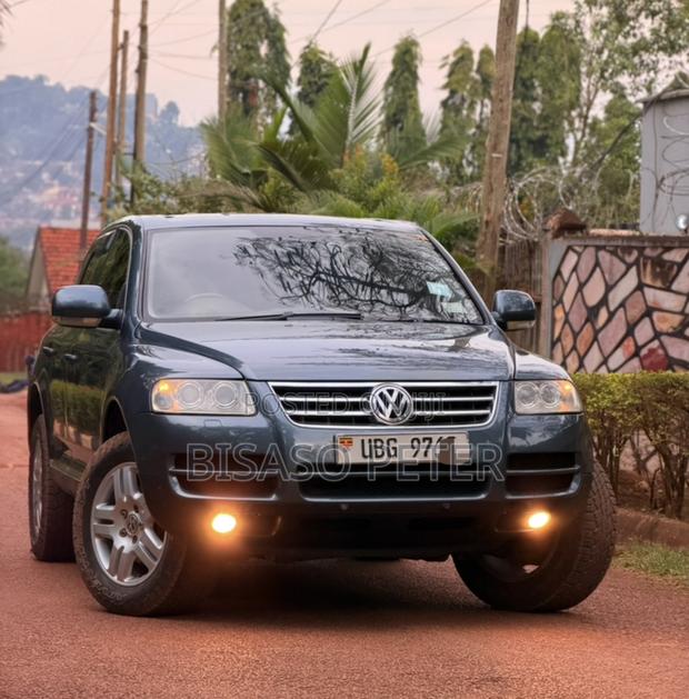 Volkswagen Touareg 2010 Gray