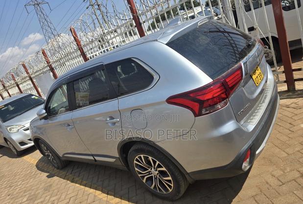 Mitsubishi Outlander 2017 Silver