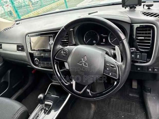 Mitsubishi Outlander 2017 Silver