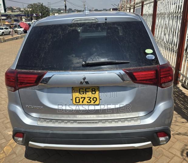 Mitsubishi Outlander 2017 Silver