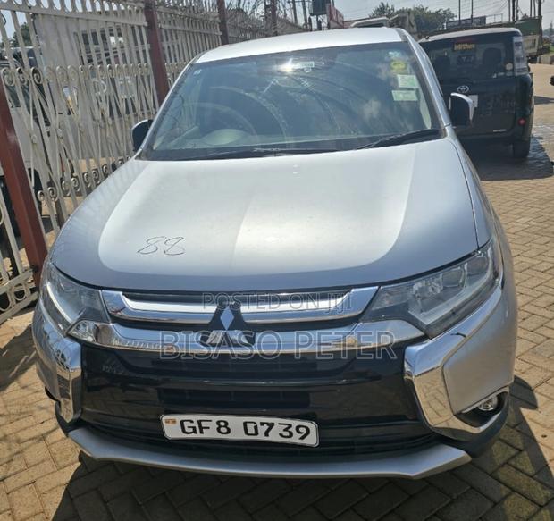 Mitsubishi Outlander 2017 Silver