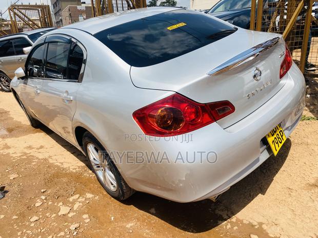 Nissan Skyline 2012 Silver