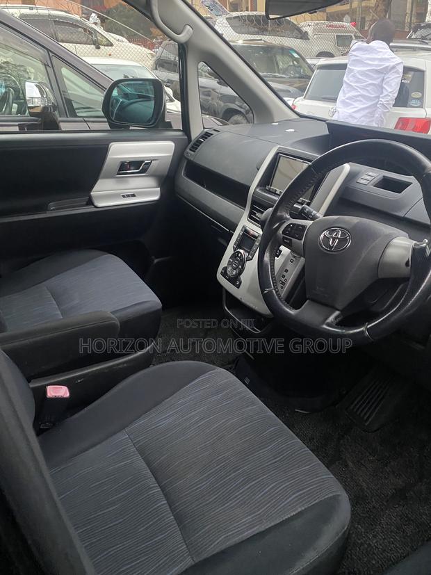 Toyota Voxy V 2WD 7-Seater 2013 Black