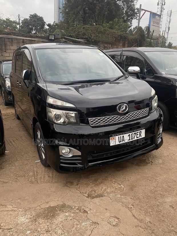 Toyota Voxy V 2WD 7-Seater 2013 Black