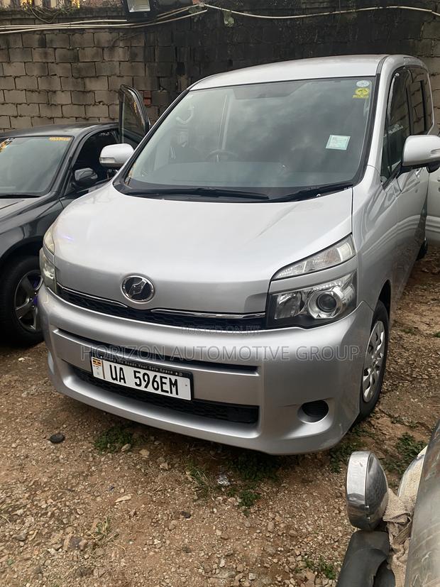 Toyota Voxy V 2WD 8-Seater 2013 Silver
