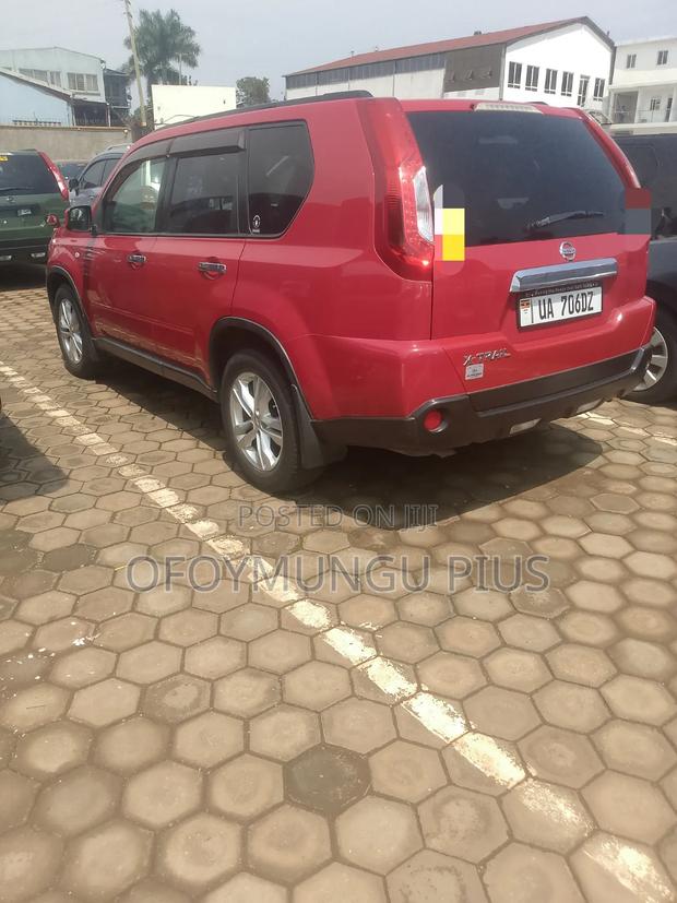 Nissan X-Trail 2011 Red