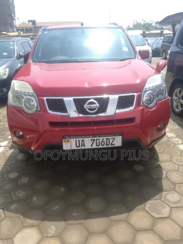 Nissan X-Trail 2011 Red