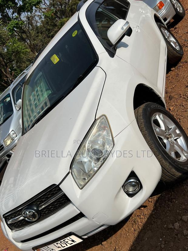 Toyota RAV4 2010 White