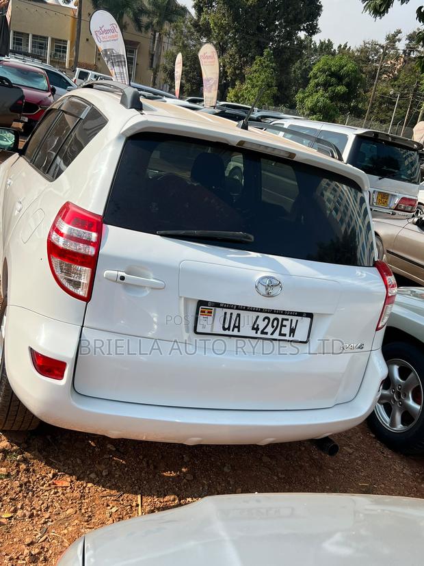 Toyota RAV4 2010 White