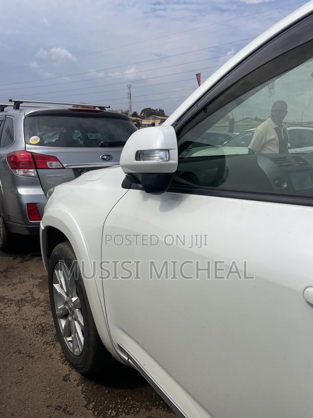 Toyota Vanguard 2011 White