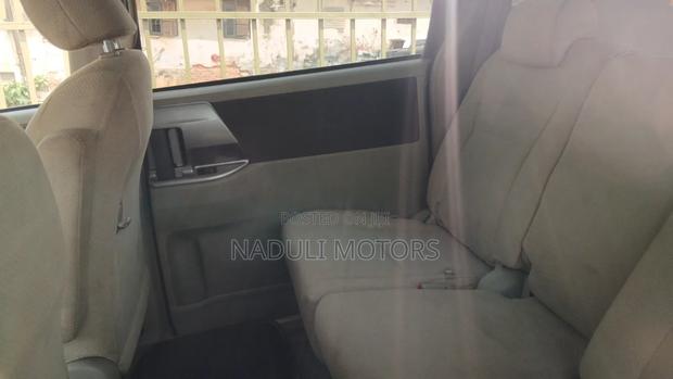 Toyota Noah 2011 Blue