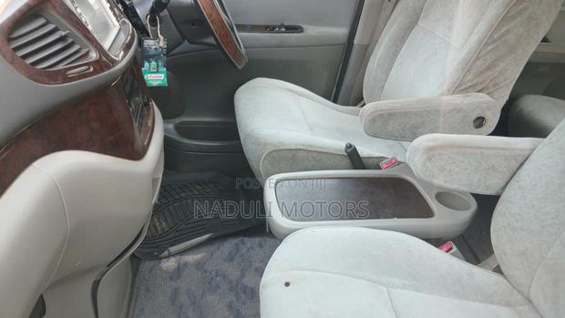 Toyota Regius 1998 White