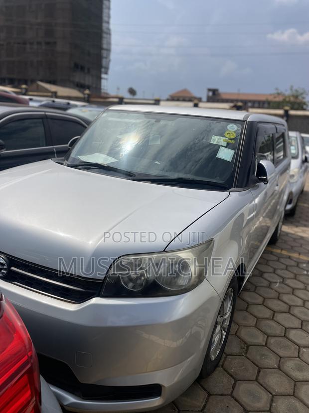 Toyota Corolla Rumion Hatchback 1.5 FWD 2012 Silver