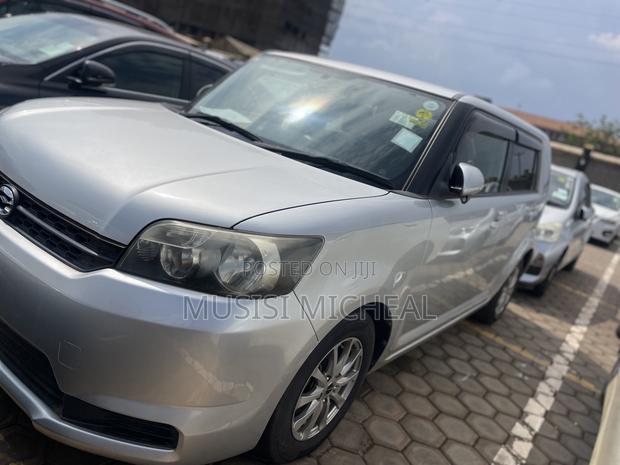 Toyota Corolla Rumion Hatchback 1.5 FWD 2012 Silver