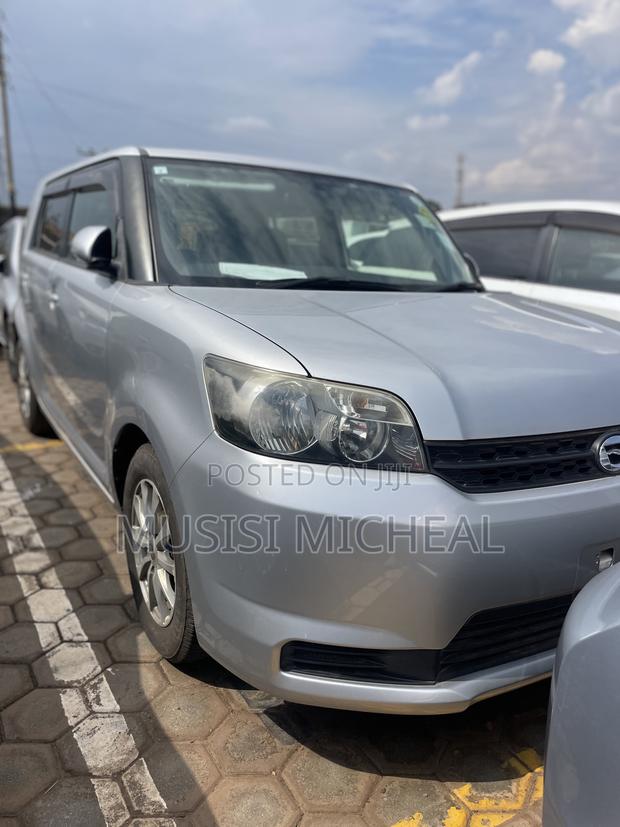 Toyota Corolla Rumion Hatchback 1.5 FWD 2012 Silver