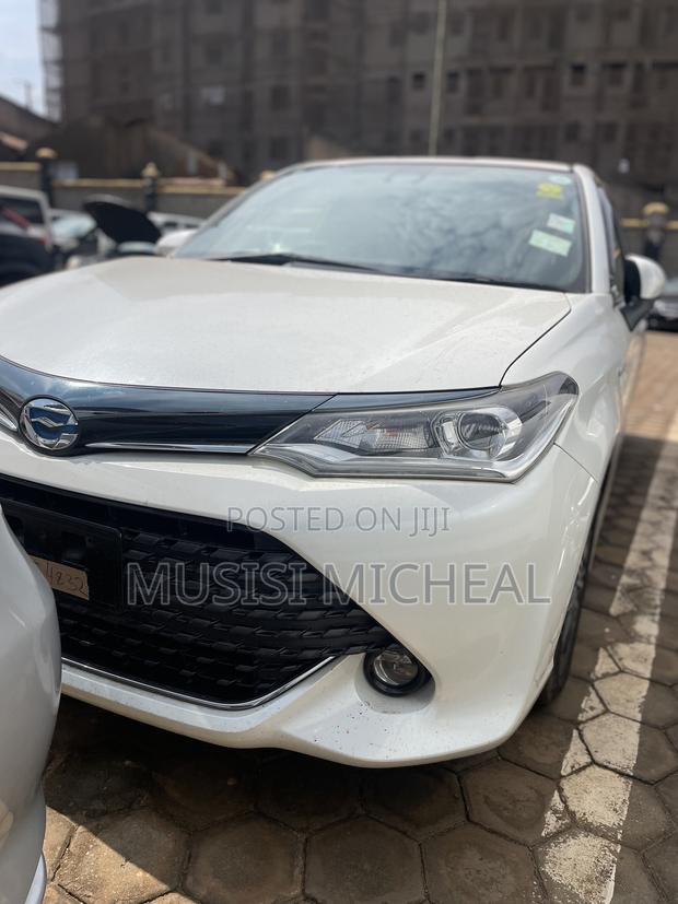 Toyota Corolla Fielder 1.5 Hybrid FWD 2017 White