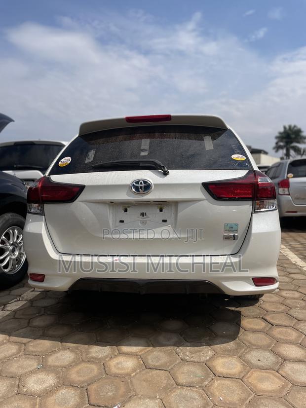 Toyota Corolla Fielder 1.5 Hybrid FWD 2017 White