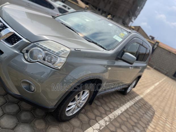 Nissan X-Trail 2.0 Petrol AWD 2013 Green