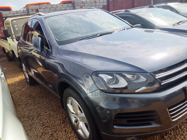 Volkswagen Touareg 2013 Gray
