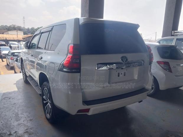 Toyota Land Cruiser Prado 2.7 2017 White