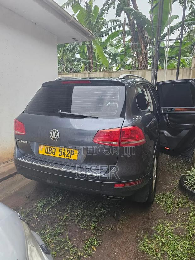 Volkswagen Touareg 2013 Gray