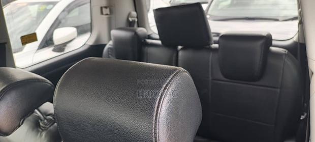 Toyota Noah 2.0 158hp FWD (8 Seater) 2012 White