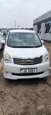 Toyota Noah 2.0 158hp FWD (8 Seater) 2012 White for sale