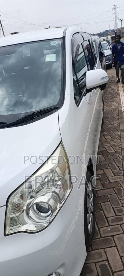 Toyota Noah 2.0 158hp FWD (8 Seater) 2012 White
