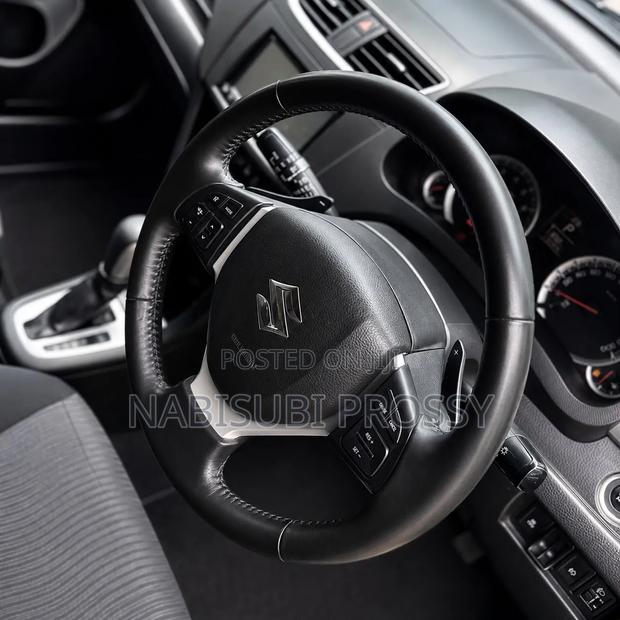 Suzuki Swift 2012 Silver