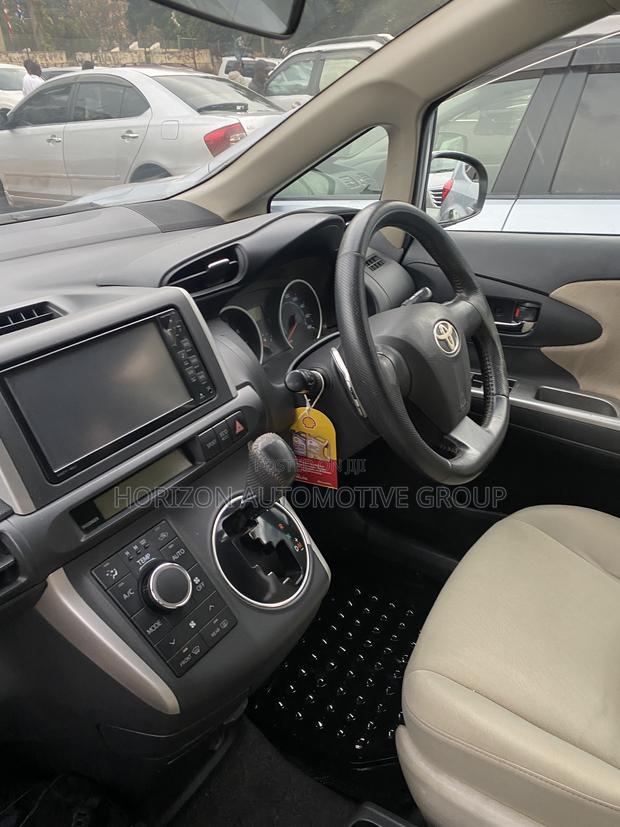 Toyota Wish 2012 Gray