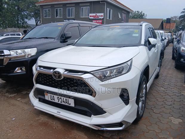 Toyota RAV4 2019 White