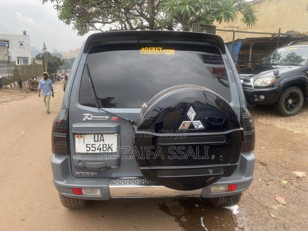 Mitsubishi Pajero 2010 Gray