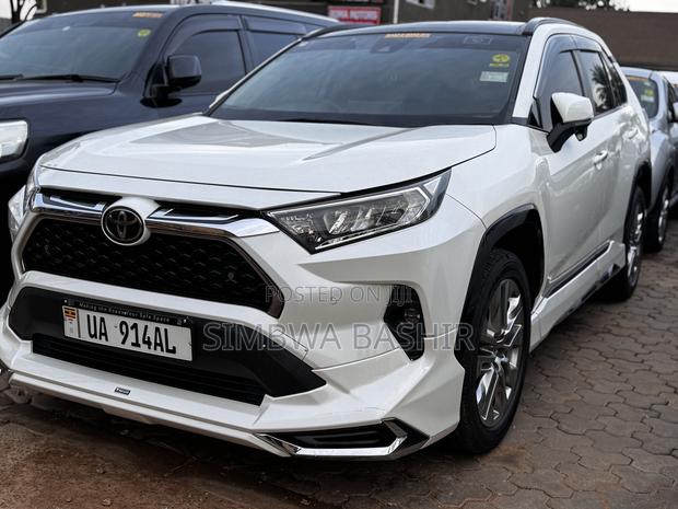 Toyota RAV4 2019 White