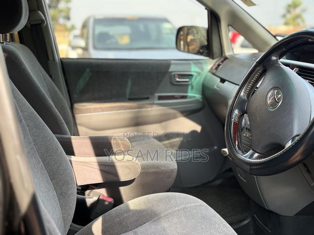 Toyota Noah 2.0 158hp AWD (7 Seater) 2007 Black