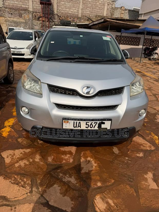 Toyota IST 2011 Silver