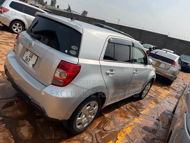 Toyota IST 2011 Silver