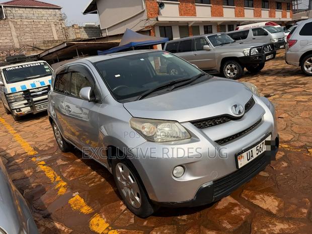 Toyota IST 2011 Silver