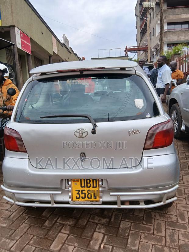 Toyota Vitz 2004 Silver