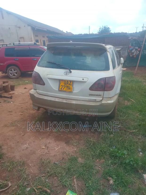 Toyota Harrier 1998 White