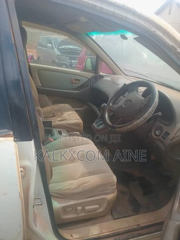 Toyota Harrier 1998 White