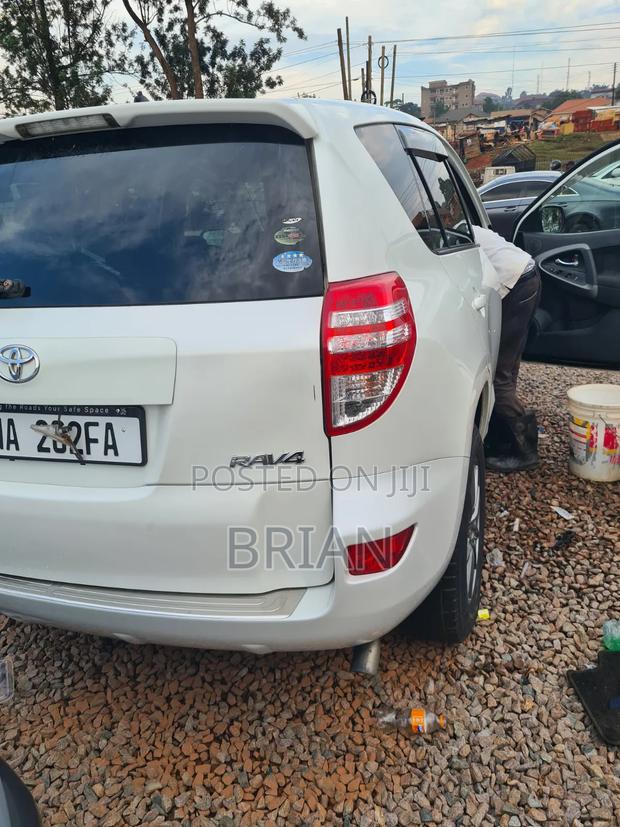 Toyota RAV4 2011 White