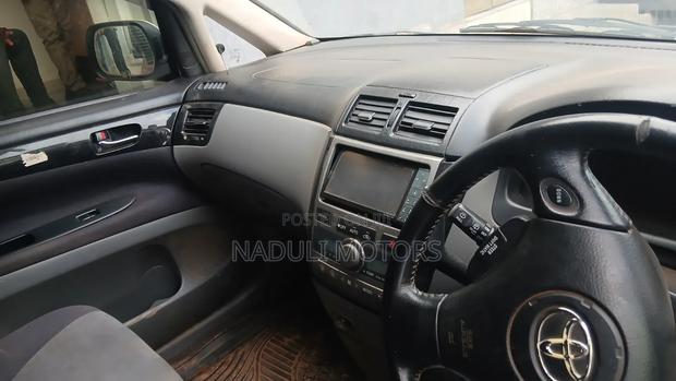 Toyota Ipsum 2004 White