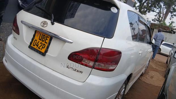 Toyota Ipsum 2004 White