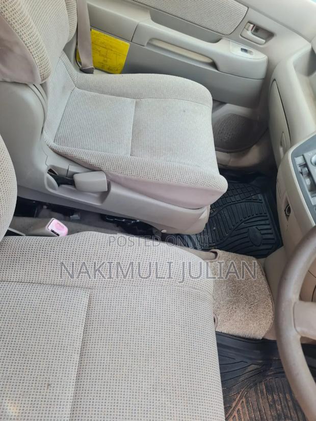 Toyota Raum 1.5 FWD 2010 Green